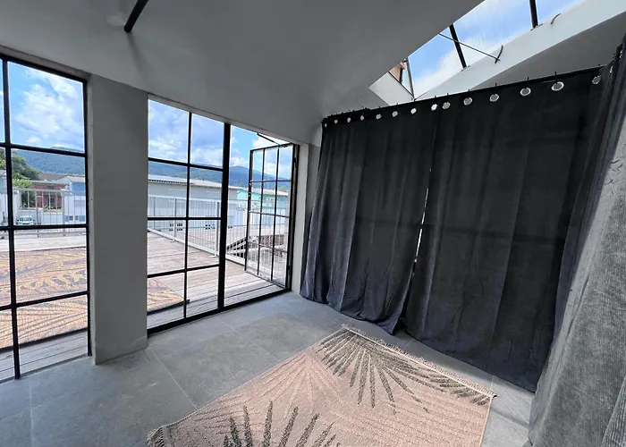 Neu! Upper Room Industrial Loft Domizil Mit Dachterrasse & Ausblick